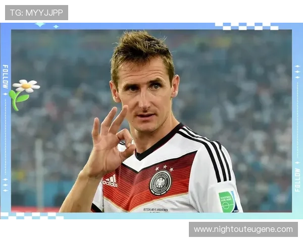 贝肯鲍尔历史评价：开创自由人踢法，攻守兼备的足球传奇