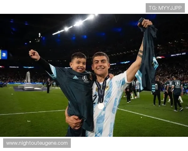 阿库尼亚在比赛中展现稳健表现，备受关注的实力与潜力引发讨论